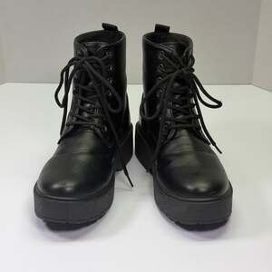 Charles Albert Women’s Stylish Black Platform Combat Boots Size 6